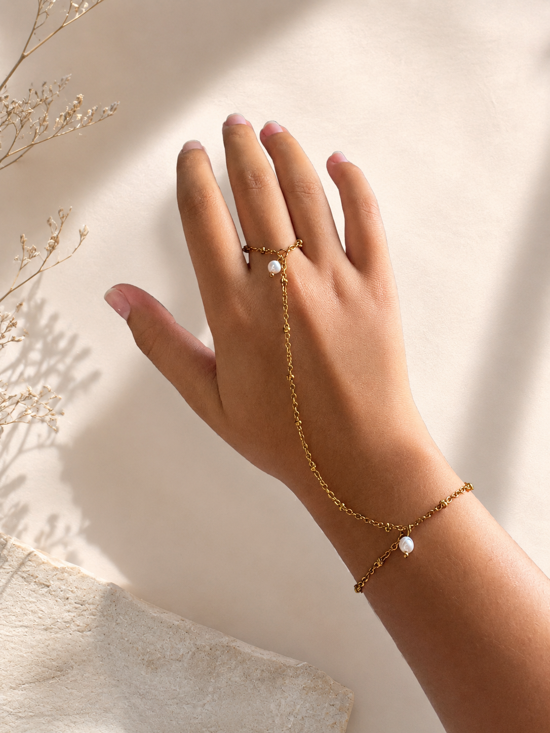 Perla Hand Chain